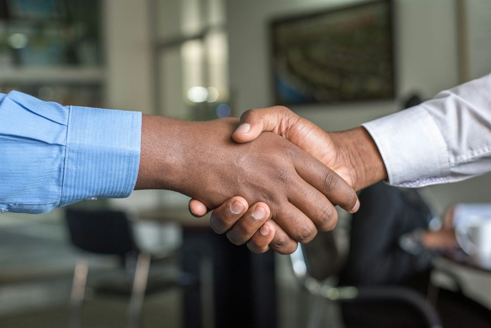 Closing handshake between investor and agent