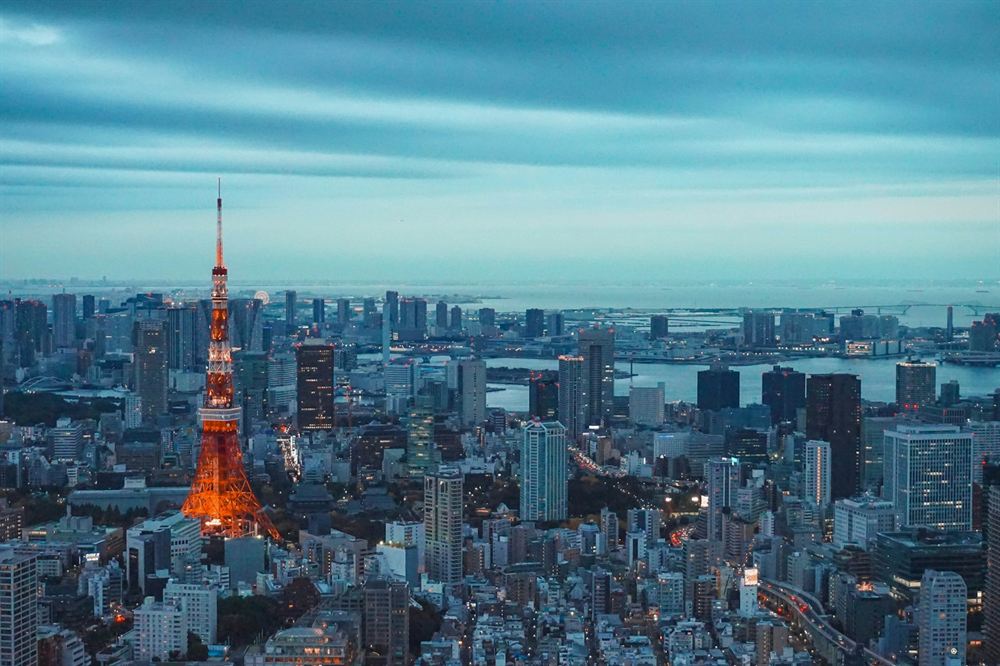 Tokyo skyline at twilight with Tokyo Tower
